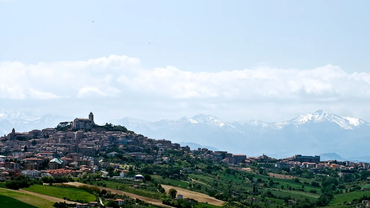Fermo: SL rifornisce saloni in tutta la provincia