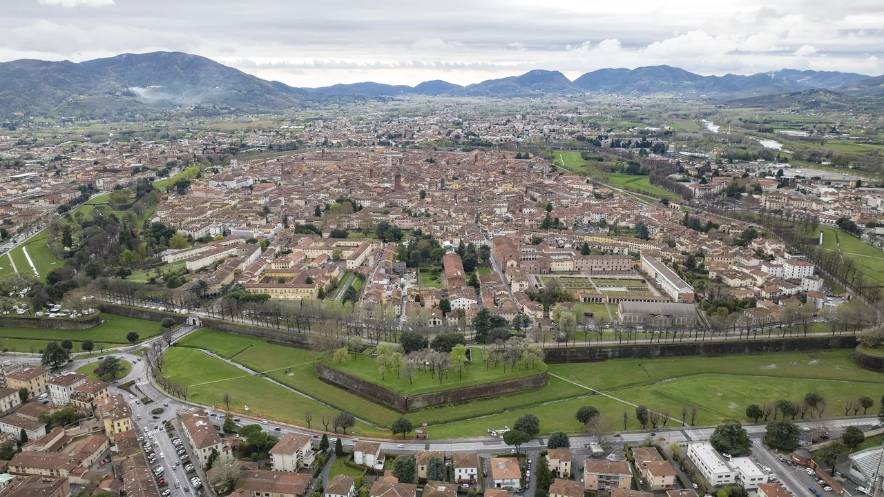 Lucca: SL rifornisce saloni in tutta la provincia