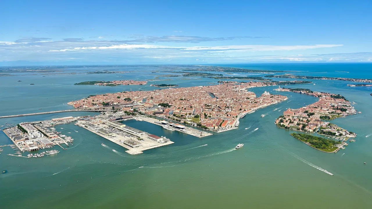 Venezia: SL rifornisce saloni in tutta la provincia